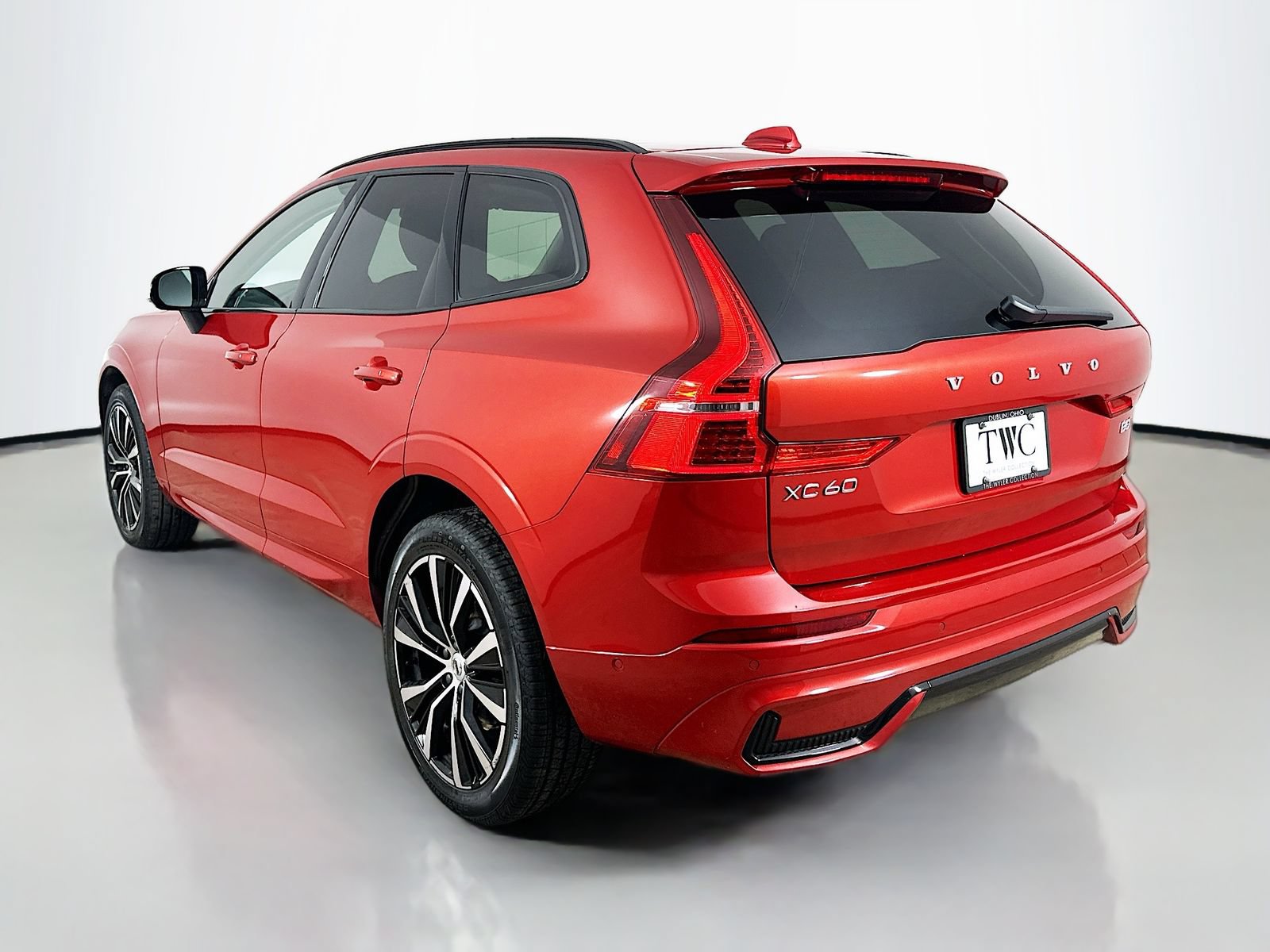 Used 2023 Volvo XC60 B5 Plus w/ Climate Package AWD/4WD image 7