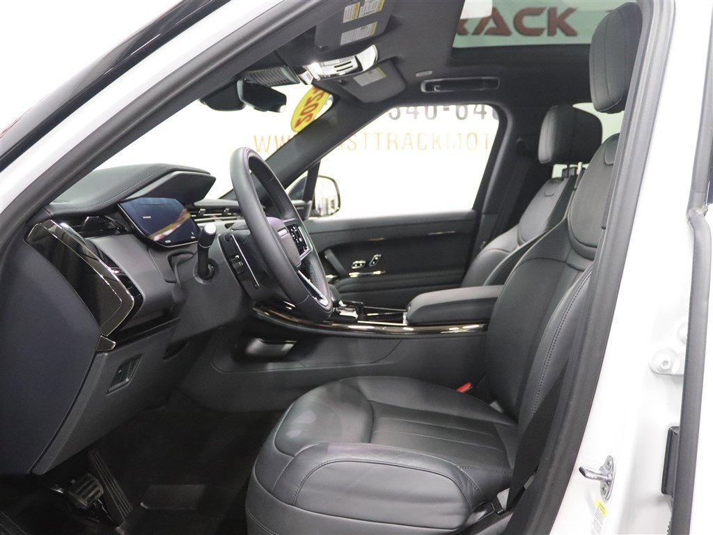 Used 2024 Land Rover Range Rover Sport SE image 10