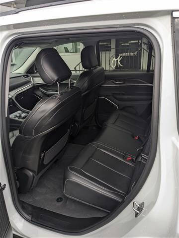 Used 2022 Jeep Grand Cherokee Limited image 14