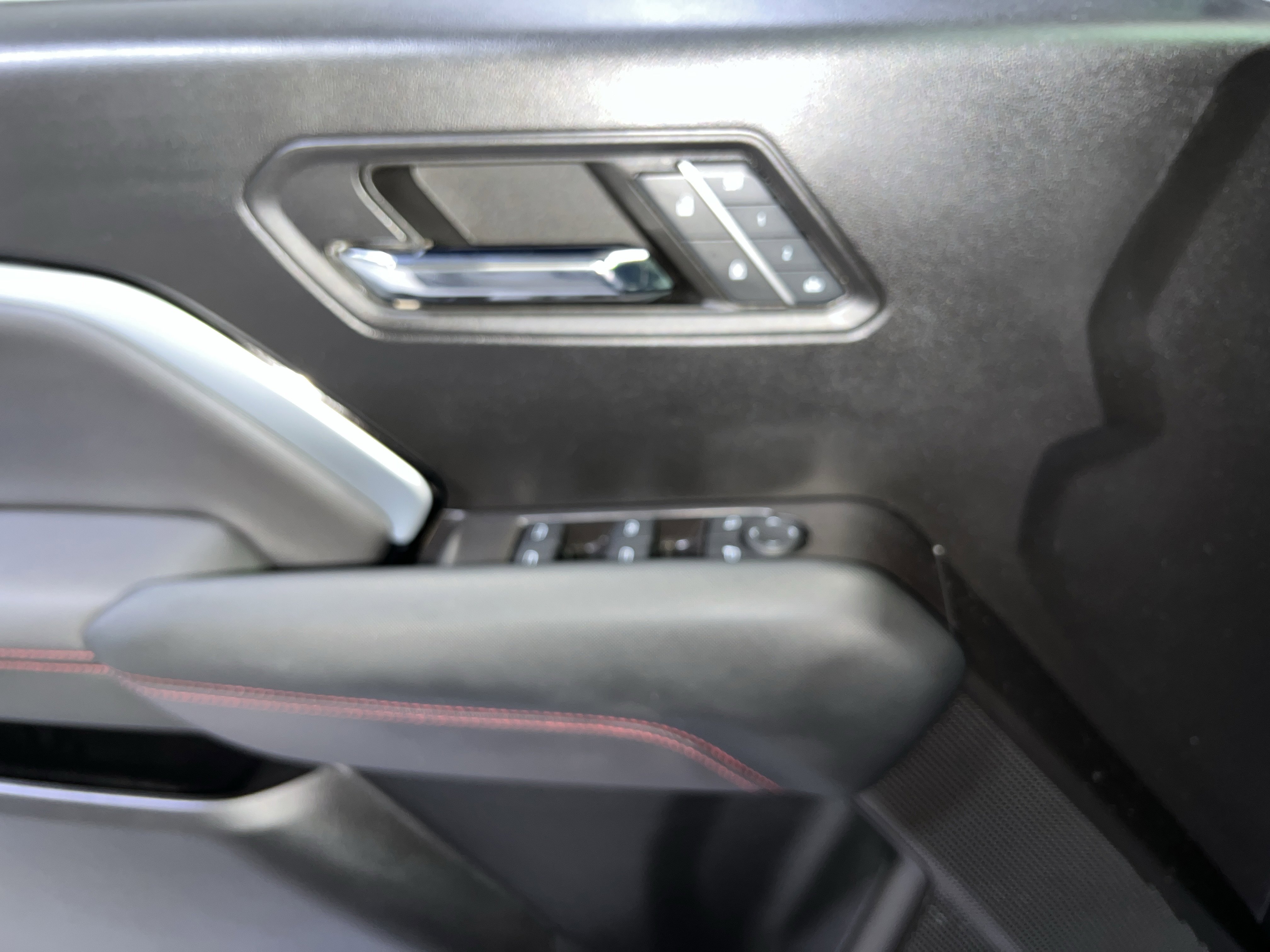 Used 2024 Chevrolet Colorado Z71 w/ Z71 Convenience Package 2 image 25