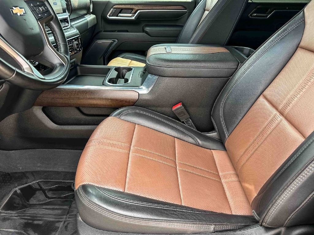 Used 2024 Chevrolet Silverado 3500 High Country w/ Technology Package AWD/4WD image 13