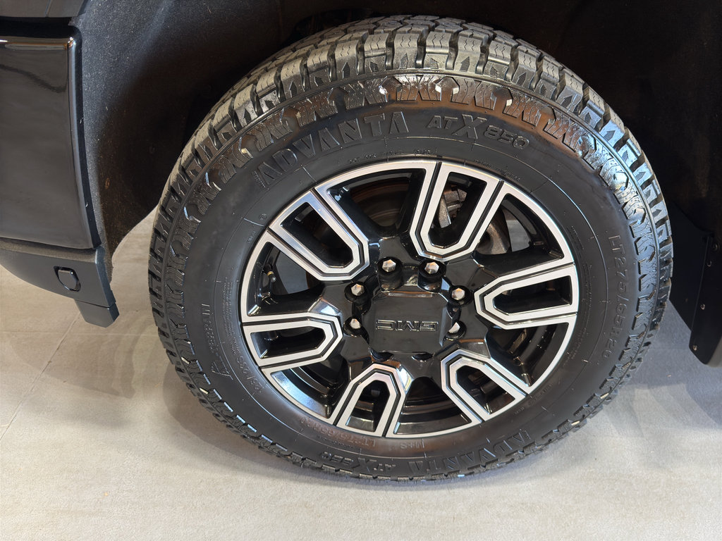 Used 2020 GMC Sierra 2500 AT4 w/ AT4 Premium Package image 9