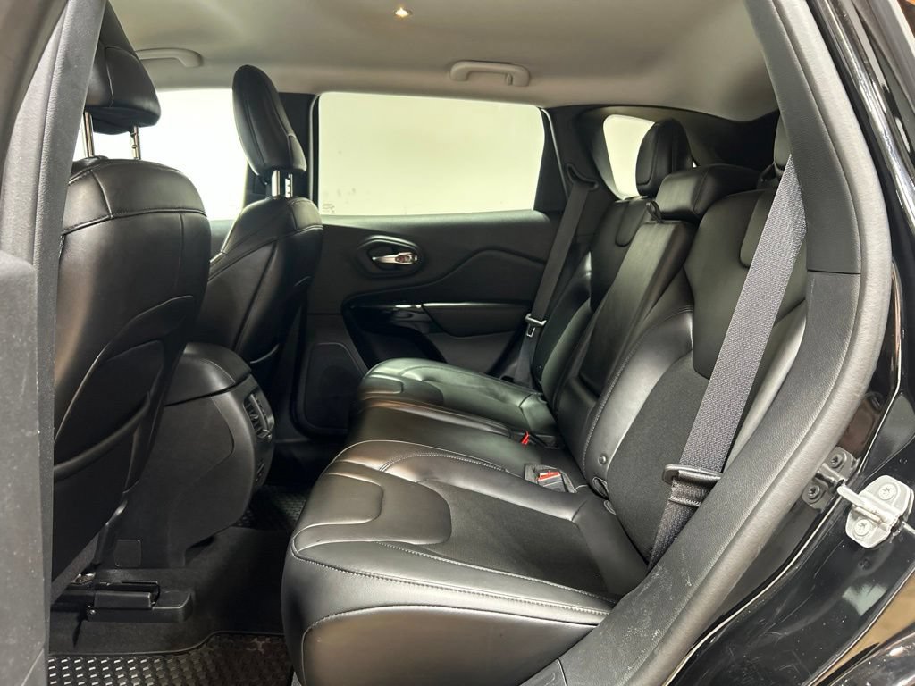 Certified 2019 Jeep Cherokee Latitude Plus AWD/4WD image 21