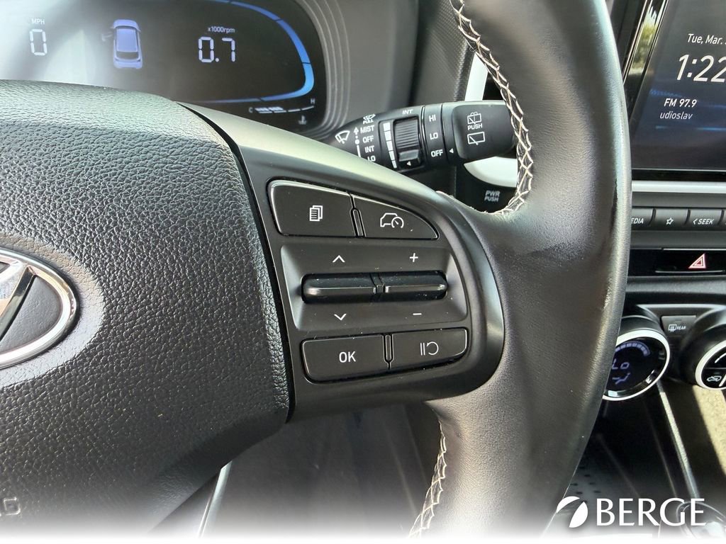 Used 2024 Hyundai Venue Limited image 23