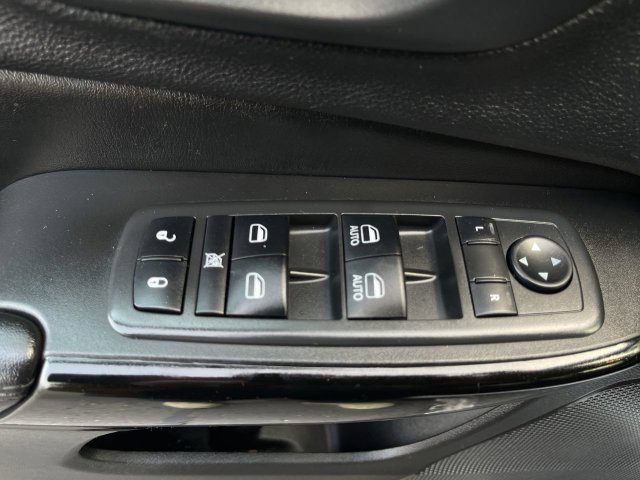 Used 2020 Jeep Cherokee Latitude w/ Cold Weather Group AWD/4WD image 22