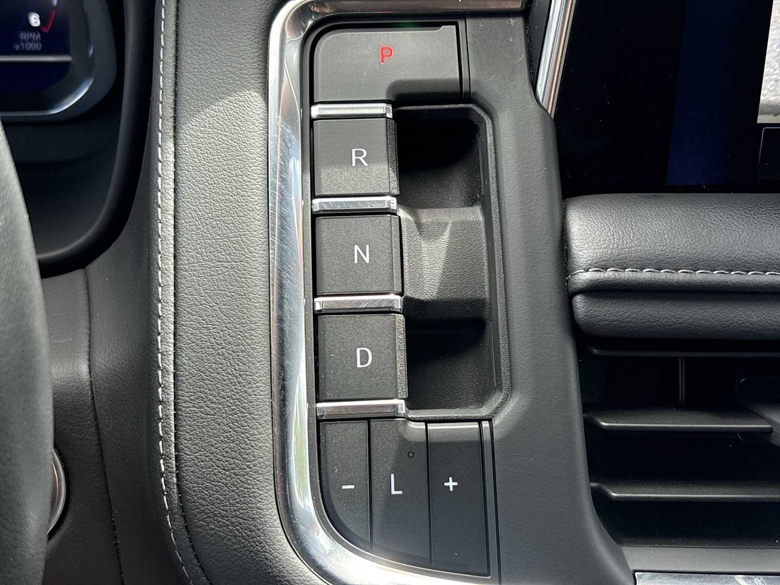 Used 2024 Chevrolet Suburban Z71 AWD/4WD image 15