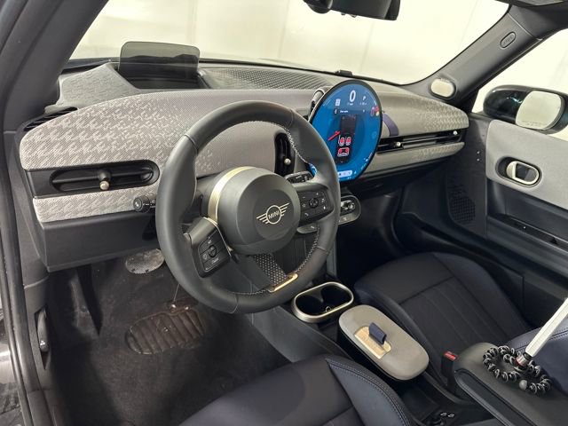 Used 2025 MINI Cooper 2-Door Hardtop image 13