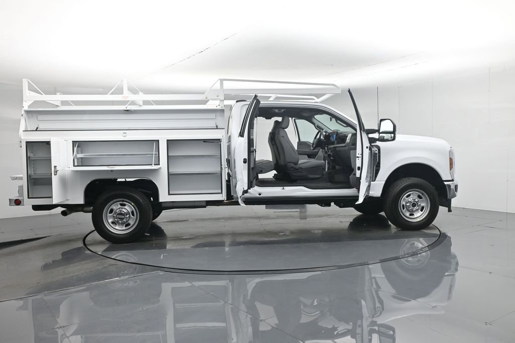 New 2026 Ford F350 XL w/ XL Chrome Package AWD/4WD image 4