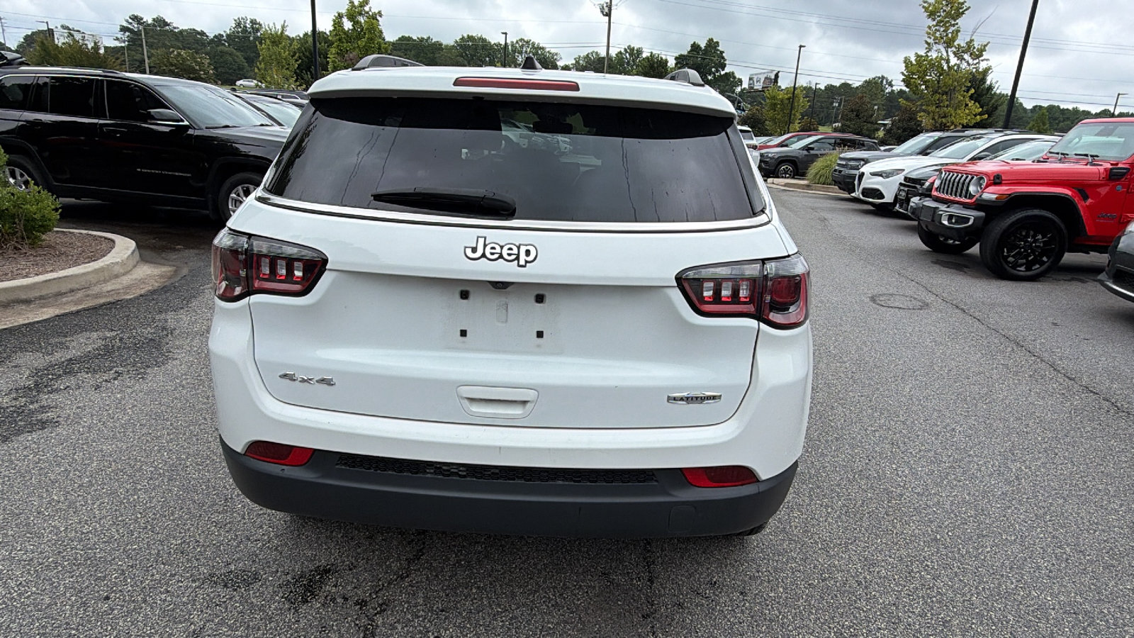 Used 2024 Jeep Compass Latitude AWD/4WD image 9