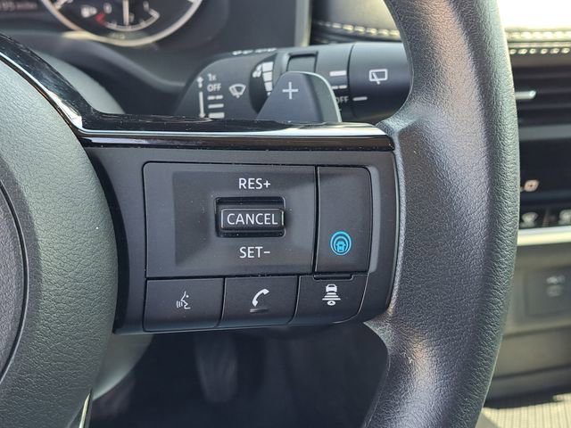 Used 2023 Nissan Rogue SV image 11