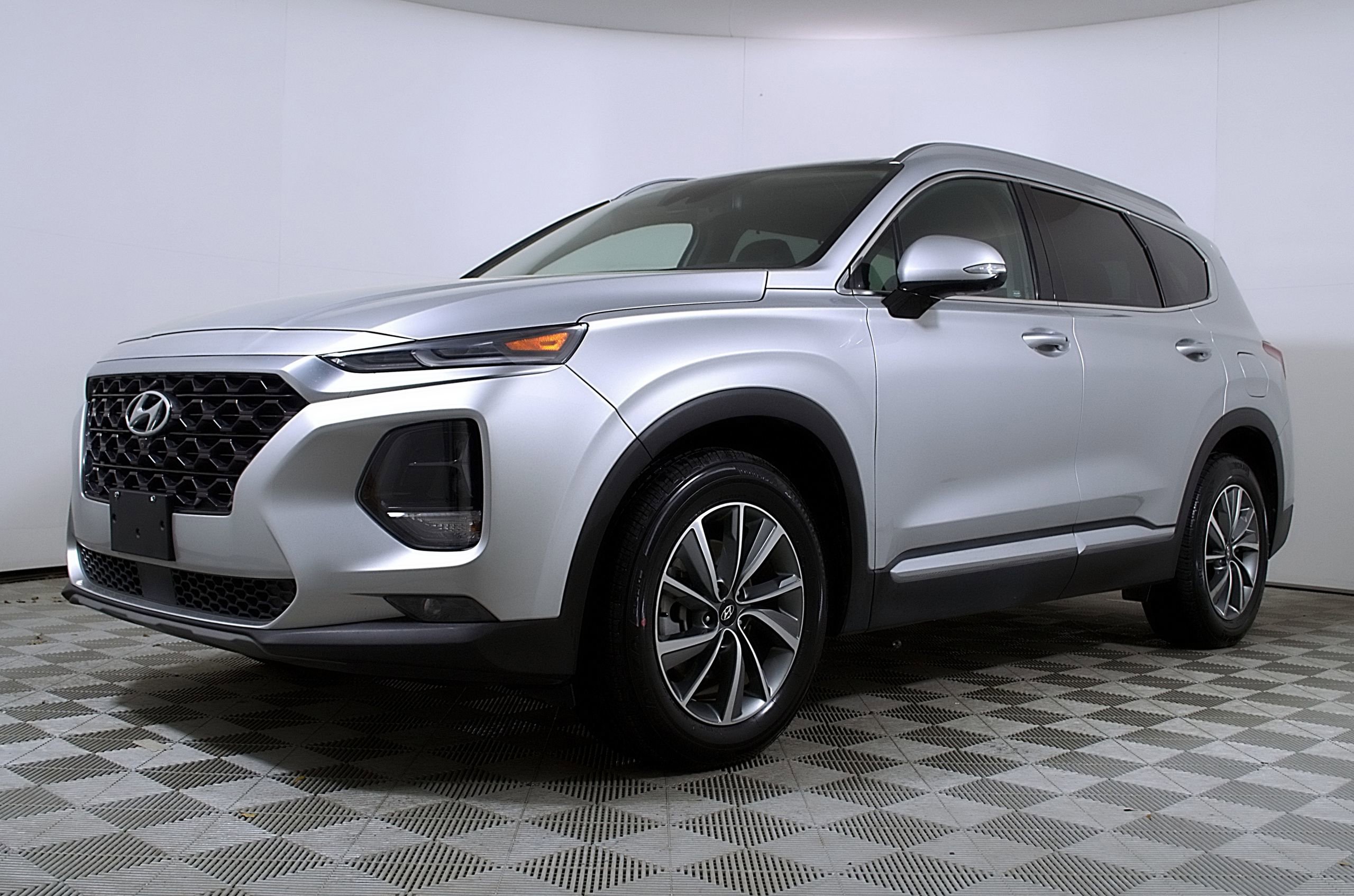 Used 2019 Hyundai Santa Fe FWD image 2