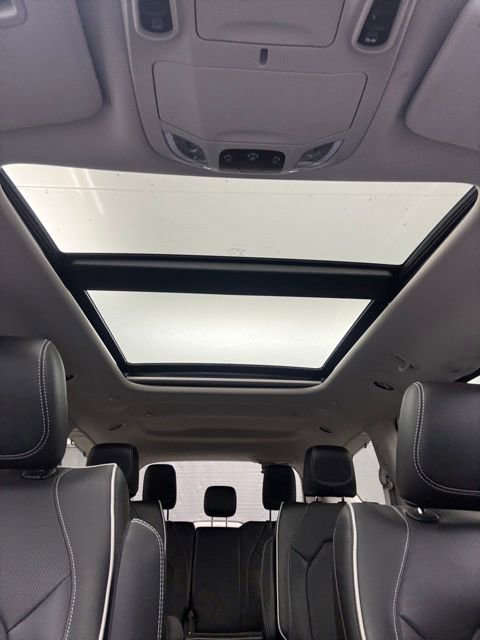 Used 2022 Chrysler Pacifica Limited FWD image 41