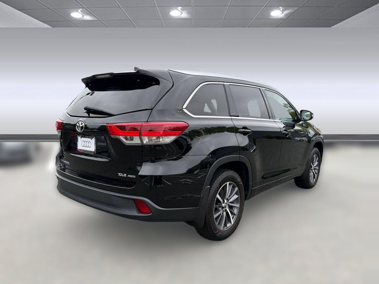 Used 2018 Toyota Highlander XLE AWD/4WD image 9