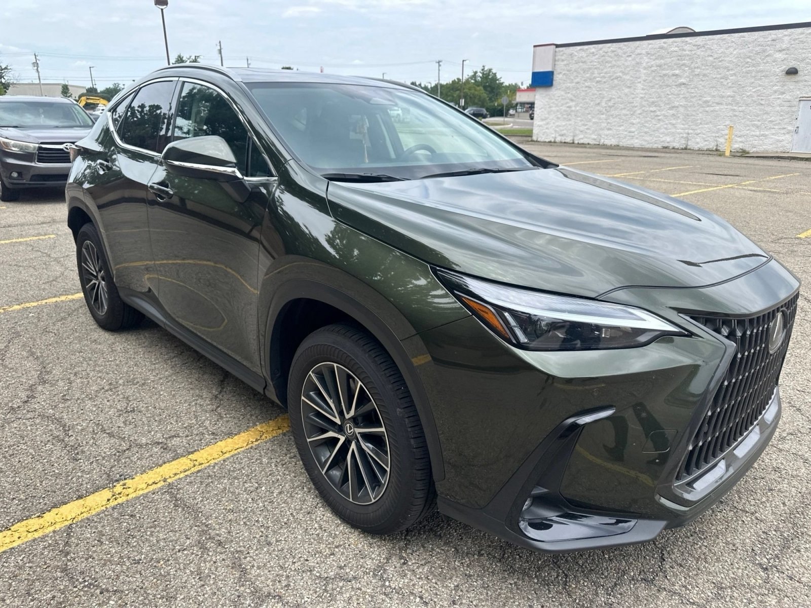 Used 2025 Lexus NX 350h AWD w/ Accessory Package (2T) image 17