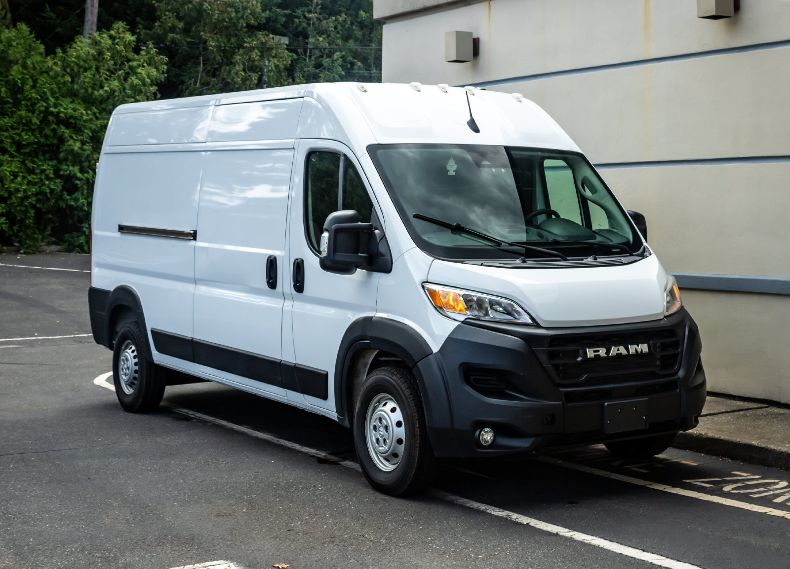 Used 2024 RAM ProMaster 2500 w/ Convenience Group FWD image 10