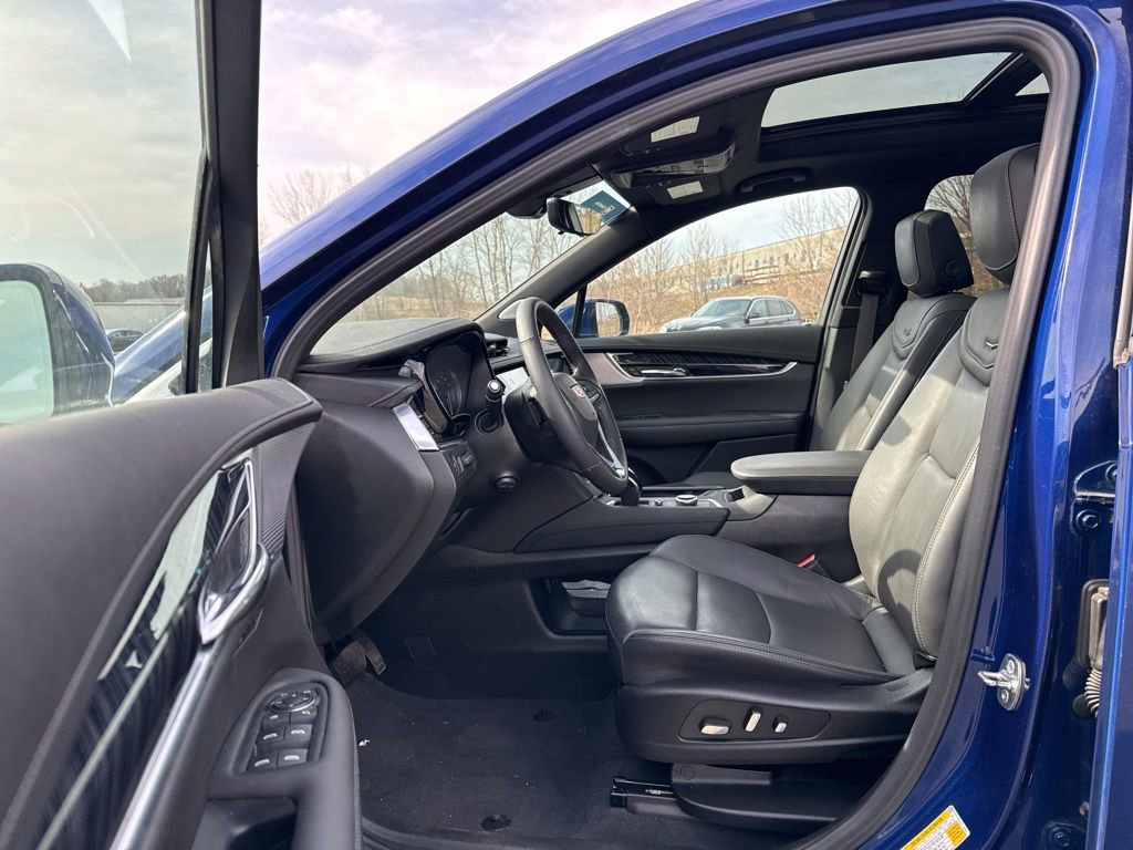 Used 2024 Cadillac XT6 Premium Luxury w/ Technology Package image 6