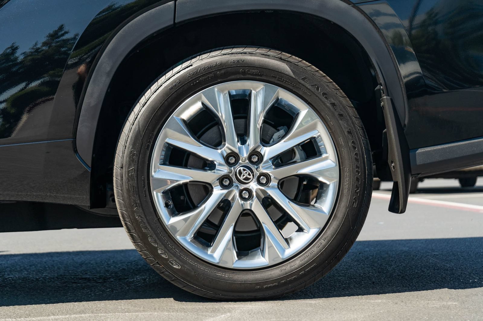 Certified 2025 Toyota Highlander Limited FWD image 11