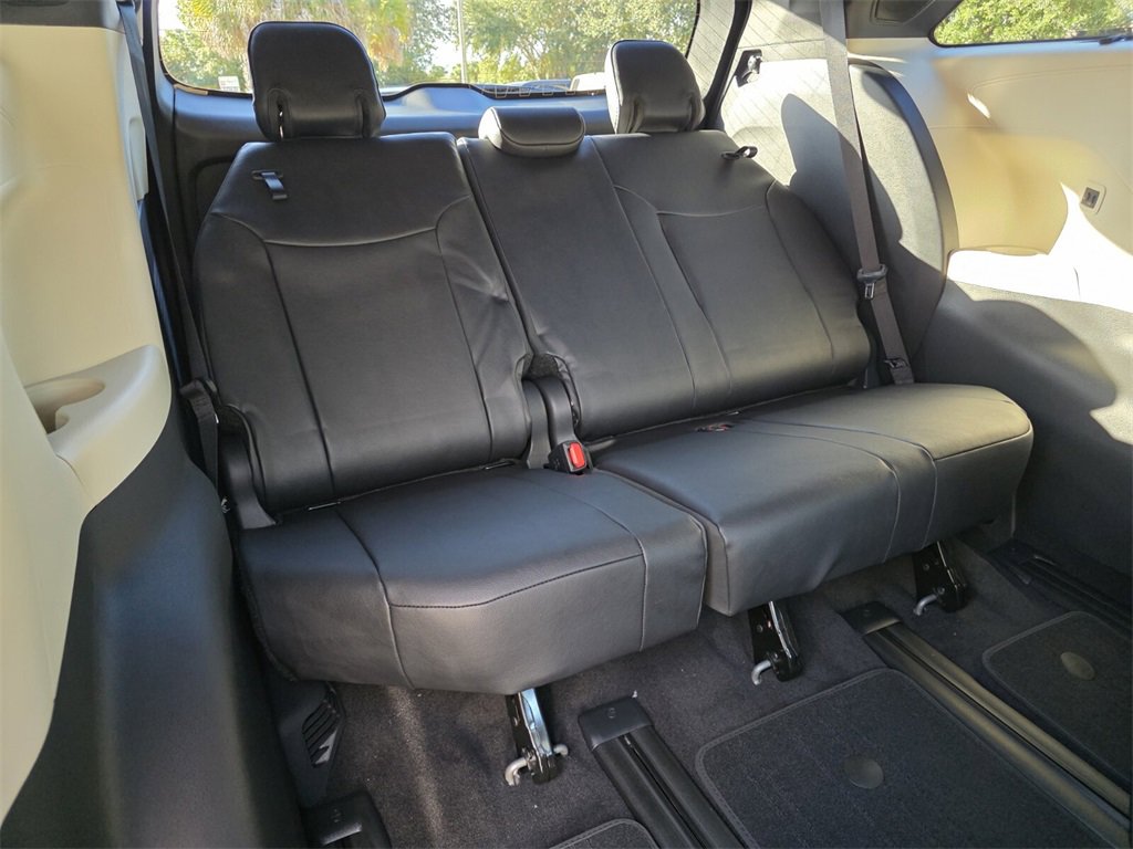 New 2025 Toyota Sienna Platinum image 19