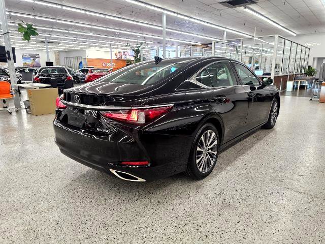 Used 2019 Lexus ES 350 image 4