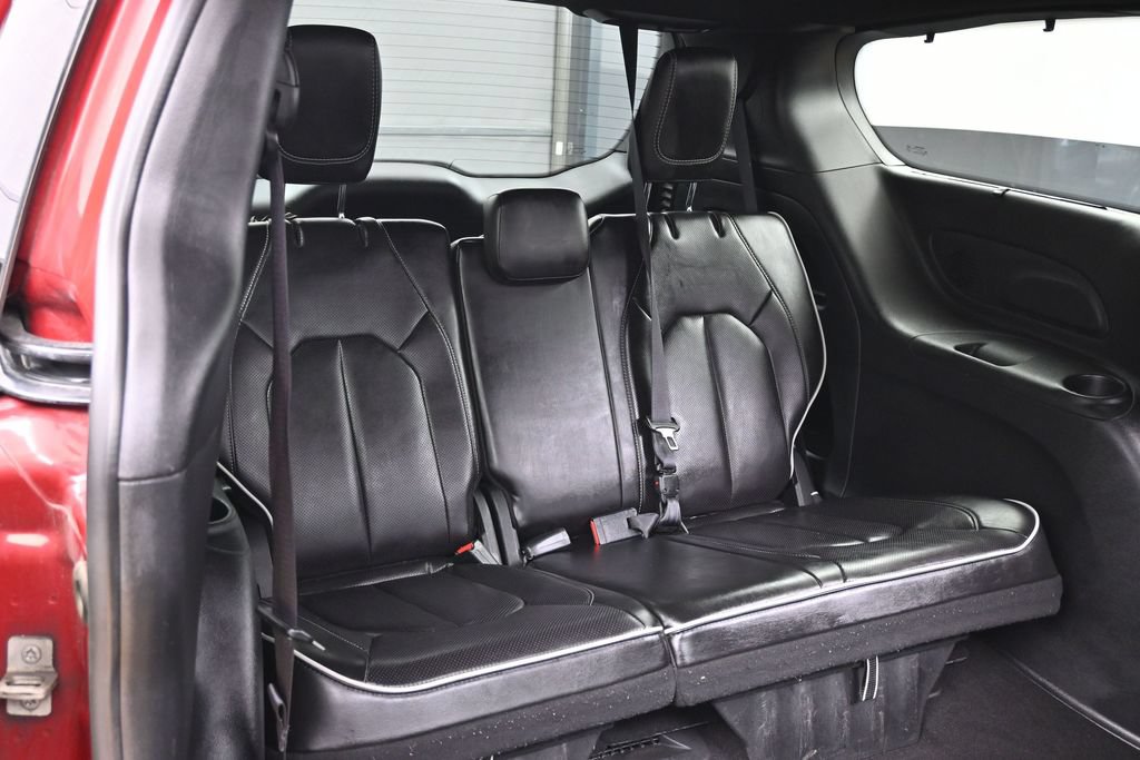 Used 2025 Chrysler Pacifica Limited FWD image 35