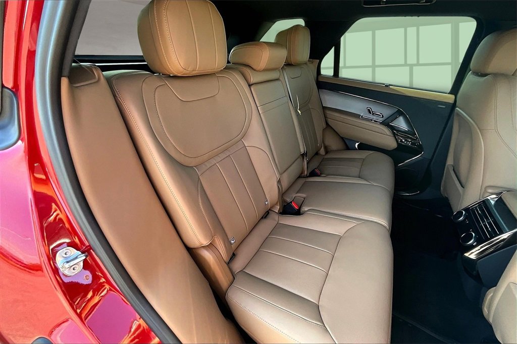Certified 2025 Land Rover Range Rover Sport SE image 28