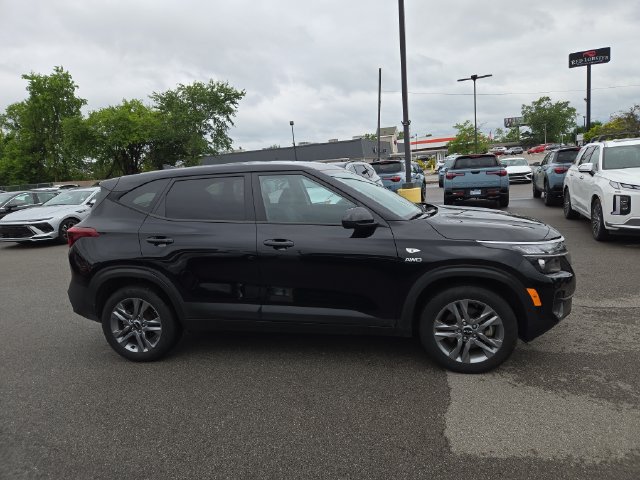 Used 2023 Kia Seltos LX AWD/4WD image 5