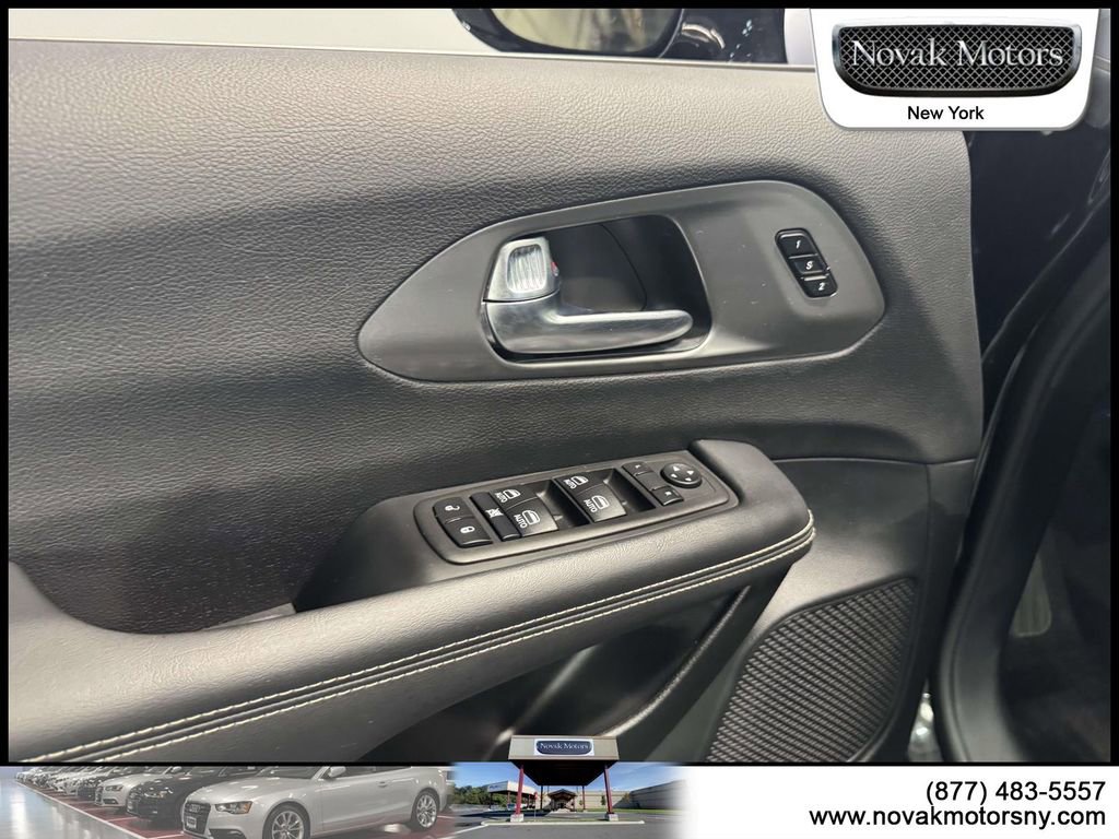 Used 2025 Chrysler Pacifica Select image 16