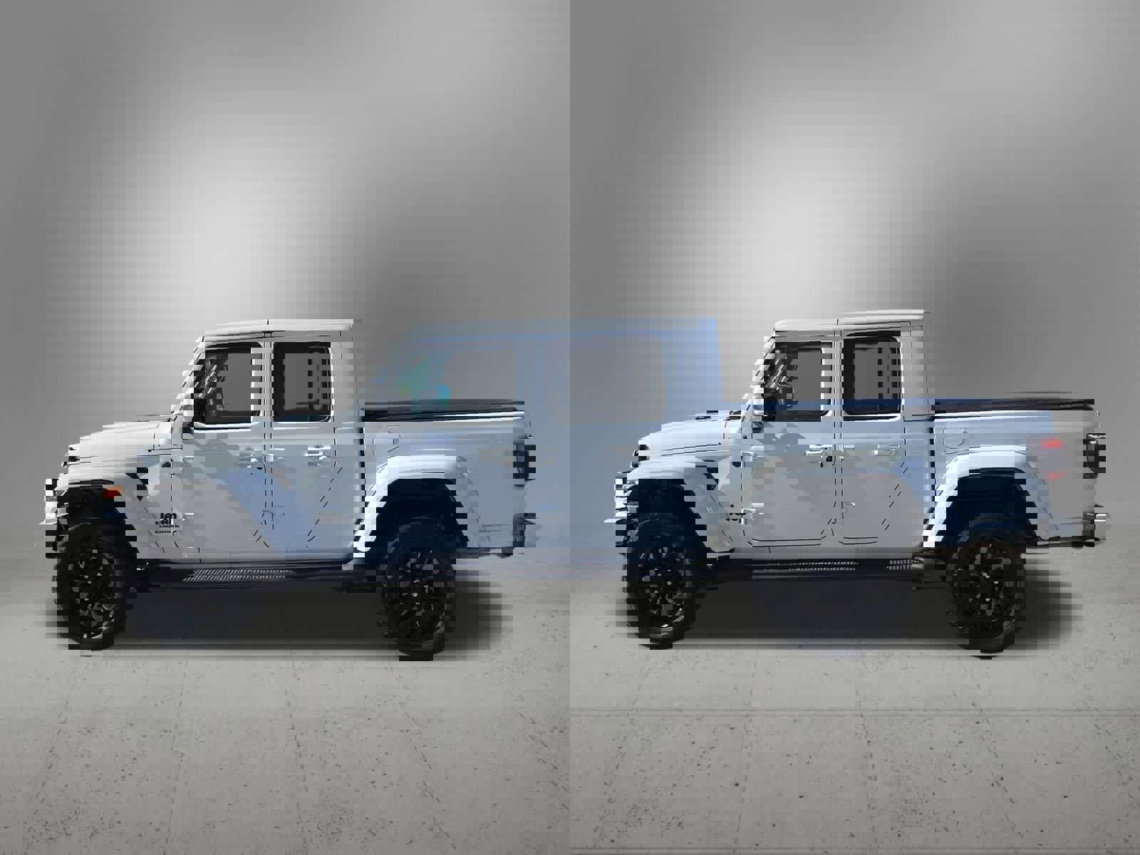 Used 2023 Jeep Gladiator Overland image 3