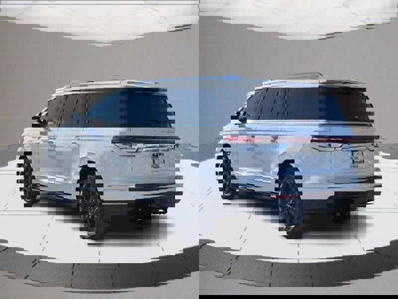 Used 2023 Lincoln Navigator L Reserve image 6