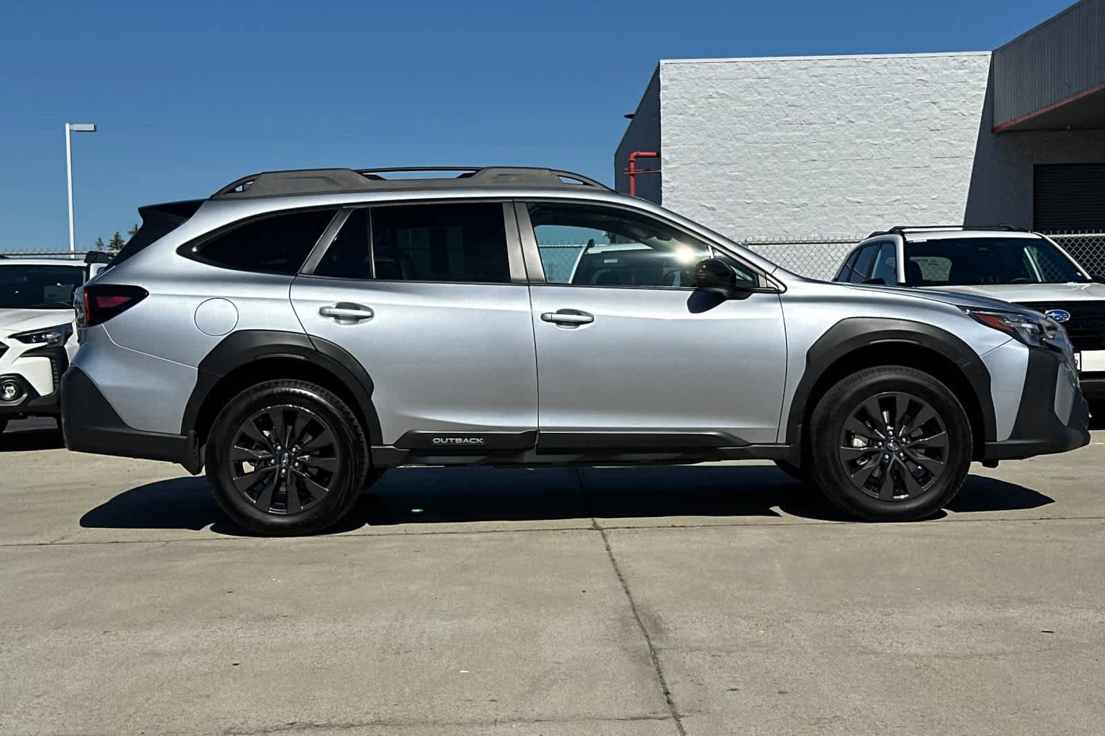 Certified 2025 Subaru Outback Onyx Edition w/ Popular Package #2 AWD/4WD image 2
