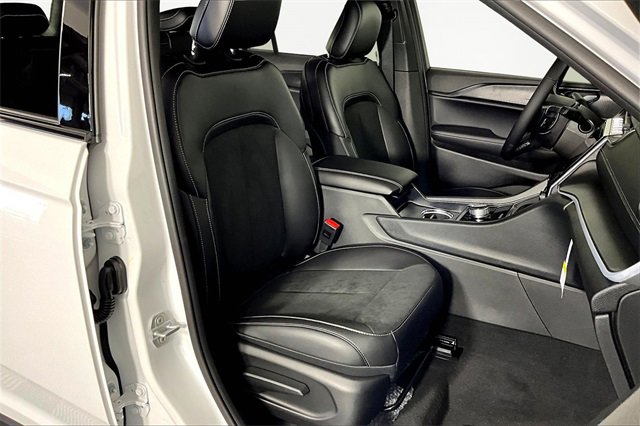 New 2025 Jeep Grand Cherokee Altitude image 11