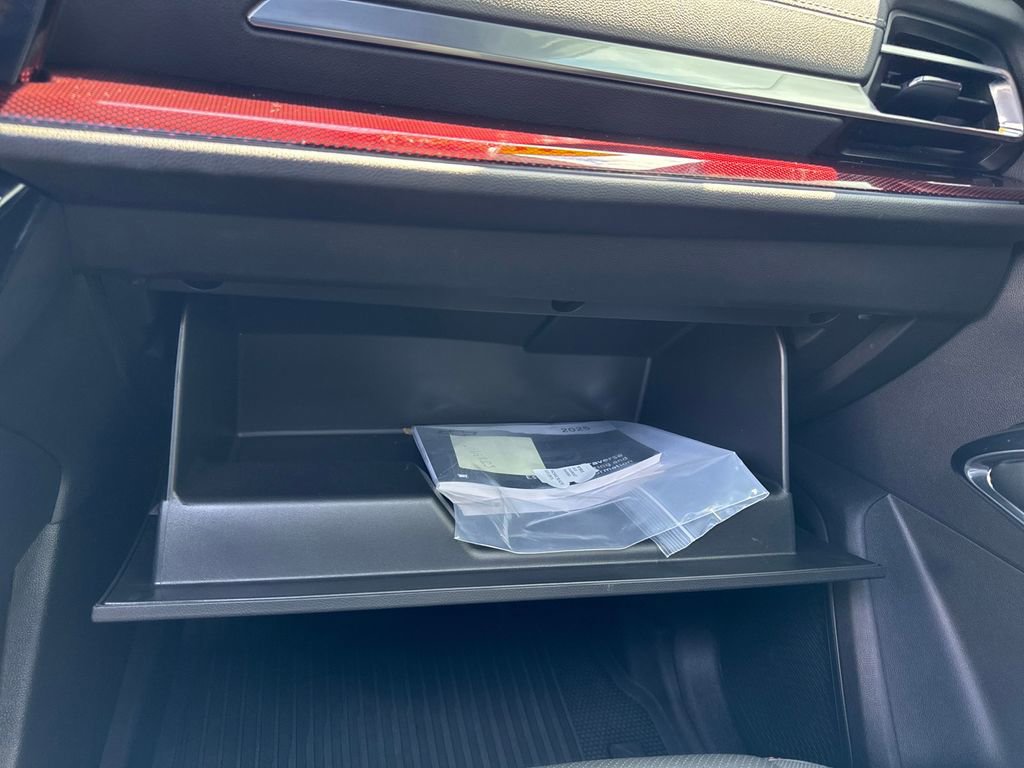 Used 2025 Chevrolet Traverse Z71 w/ LPO, Floor Liner Package AWD/4WD image 21