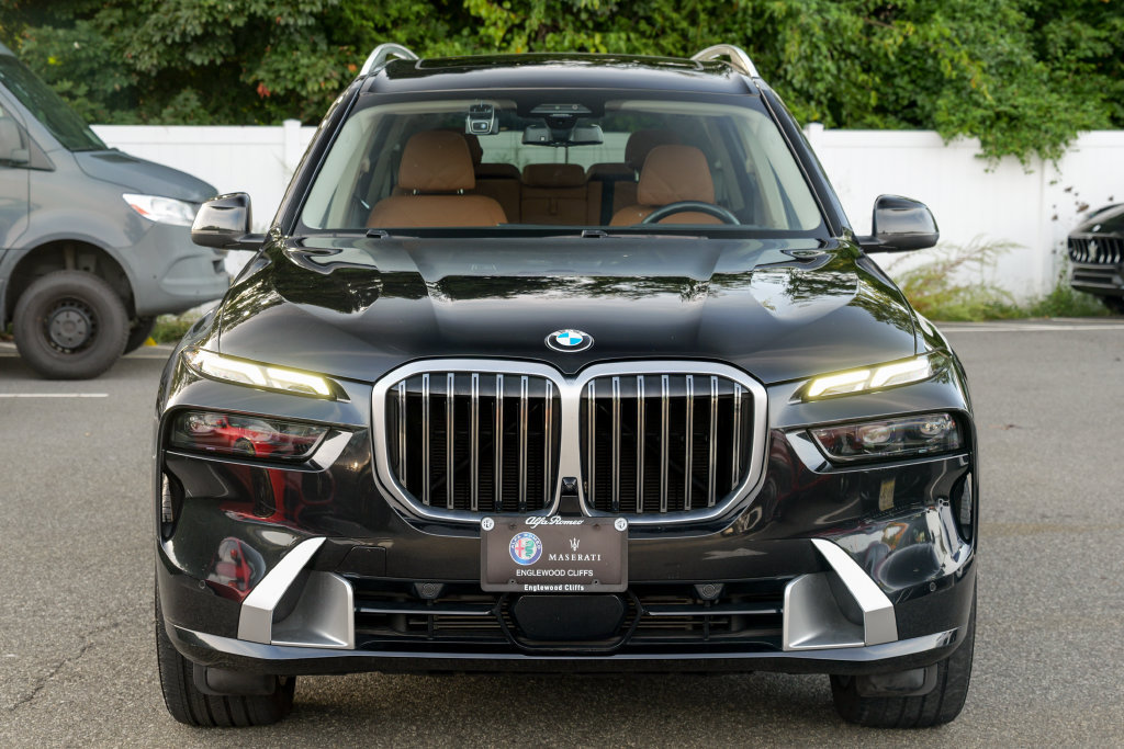 Used 2024 BMW X7 xDrive40i w/ Executive Package AWD/4WD image 2