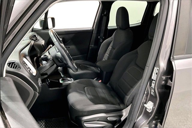 Used 2019 Jeep Renegade Latitude w/ Cold Weather Group image 22