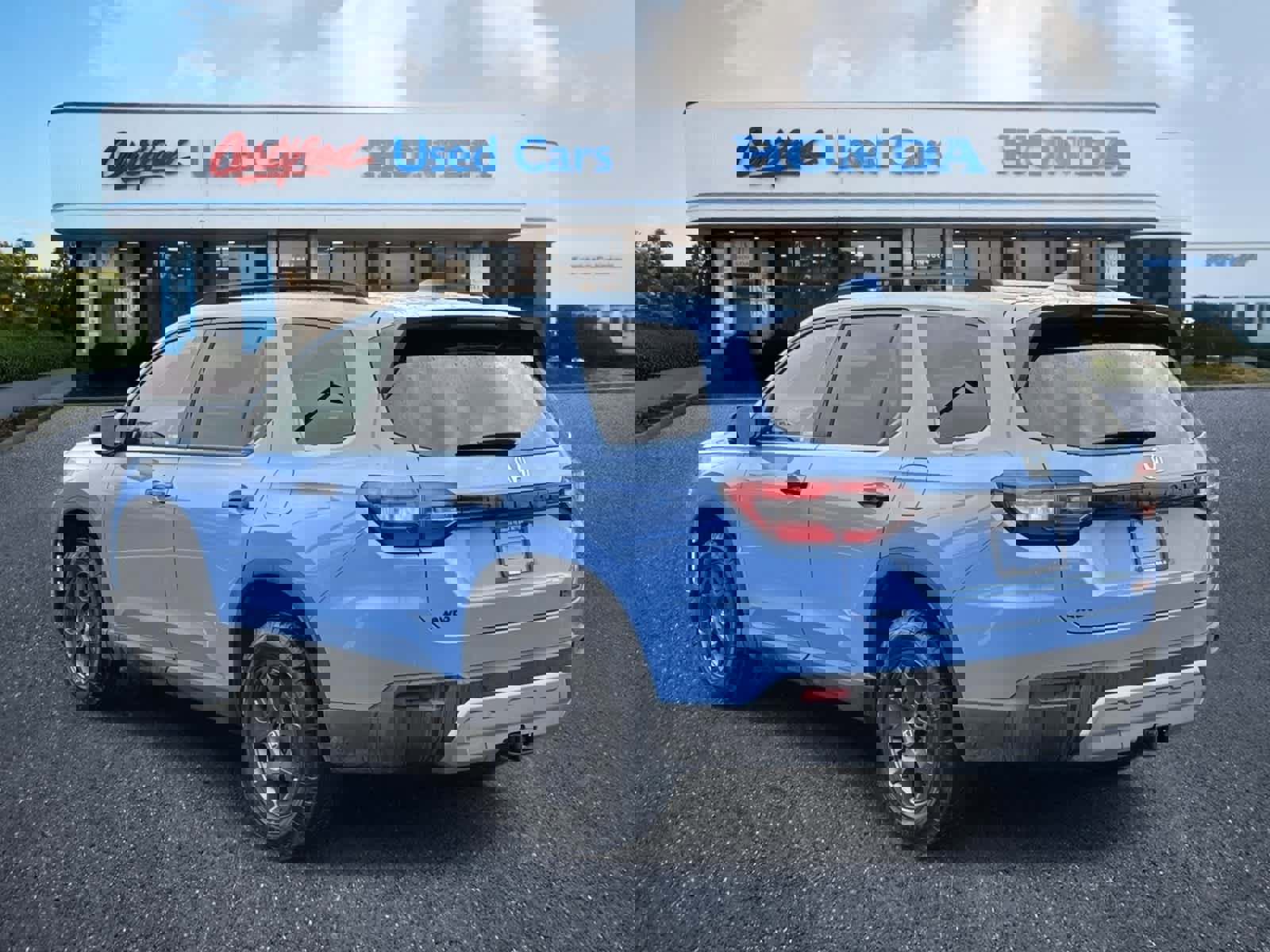 Used 2025 Honda Pilot TrailSport image 3