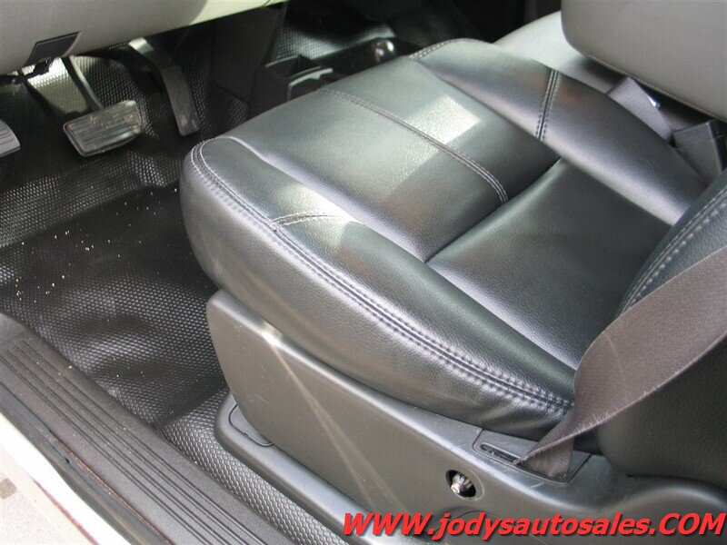 Used 2008 Chevrolet Silverado 3500 W/T AWD/4WD image 4