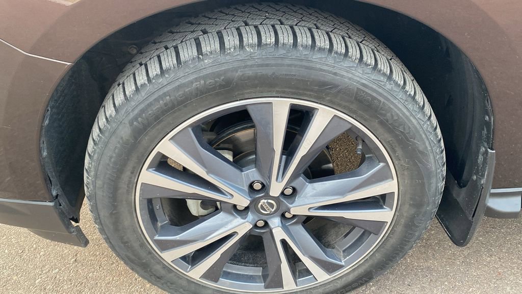 Used 2019 Nissan Pathfinder Platinum image 10