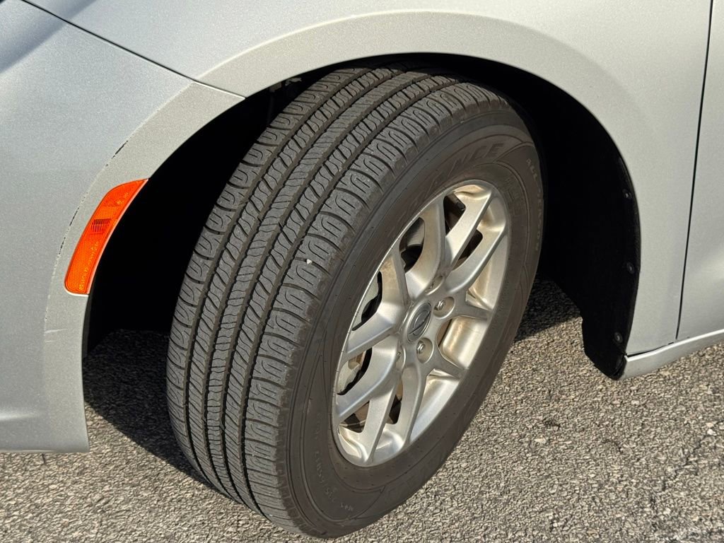 Used 2024 Chrysler Pacifica Touring-L image 43
