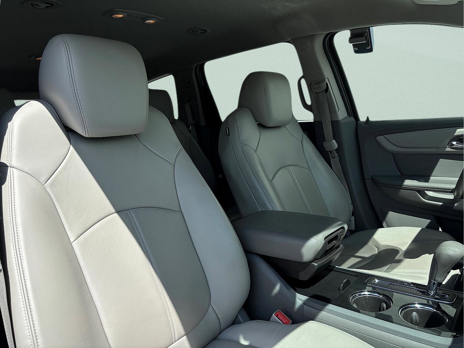 Used 2017 Chevrolet Traverse LT FWD image 36
