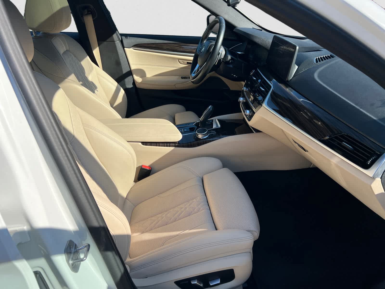Used 2023 BMW 530e RWD image 15