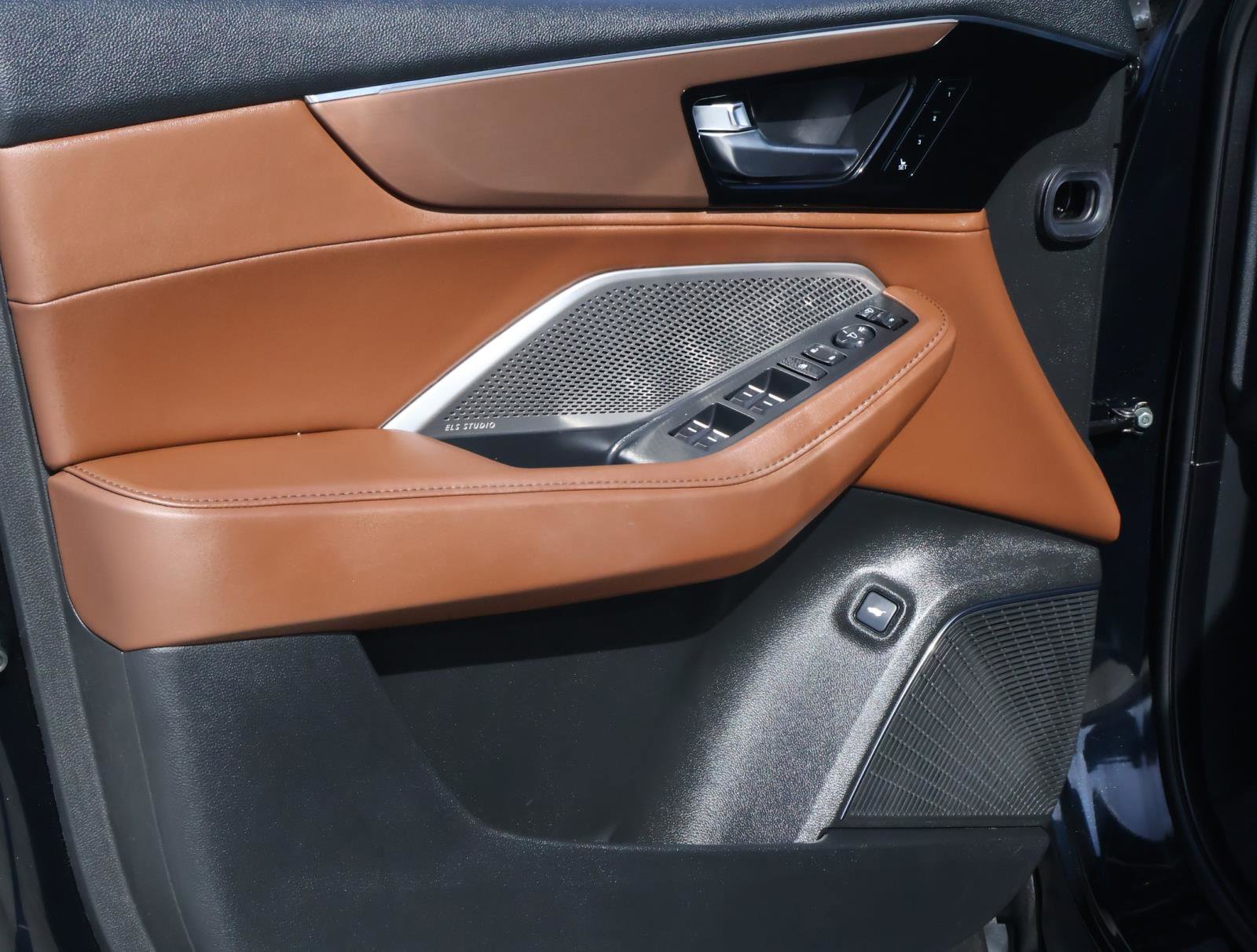 Used 2024 Acura MDX SH-AWD w/ Technology Package image 18