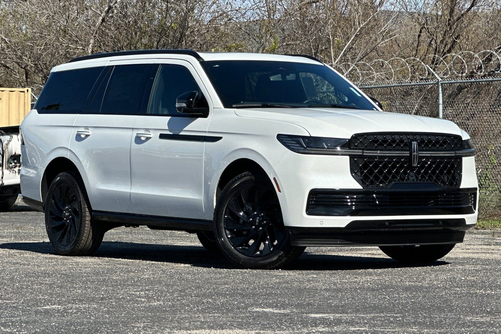 New 2026 Lincoln Navigator Reserve w/ Jet Appearance Package image 1