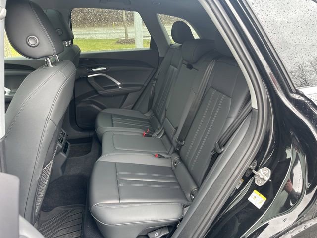 Used 2025 Audi Q5 2.0T Premium w/ Convenience Package image 9