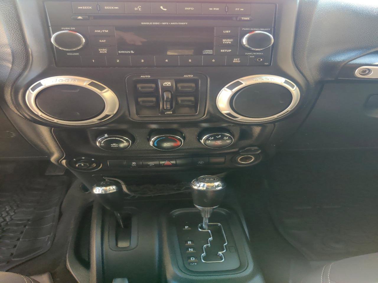 Used 2014 Jeep Wrangler Unlimited Sahara w/ Connectivity Group AWD/4WD image 10