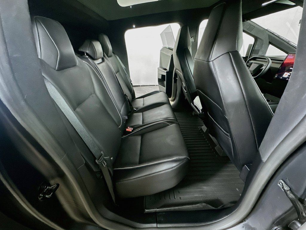 Used 2025 Tesla Cybertruck AWD Crew Cab image 12