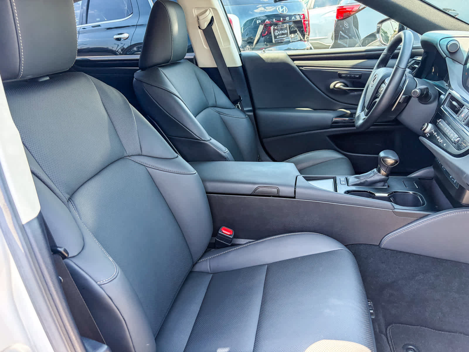 Used 2025 Lexus ES 300h w/ Premium Package FWD image 15