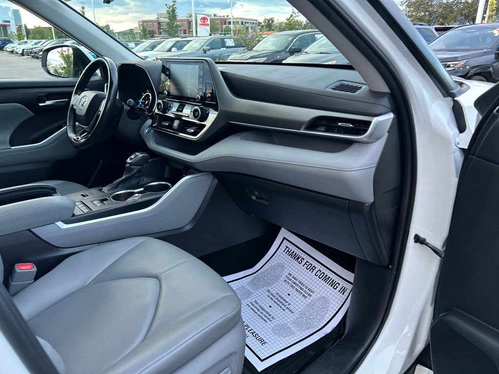 Used 2020 Toyota Highlander XLE AWD/4WD image 11