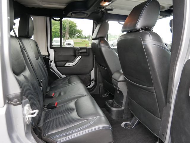 Used 2013 Jeep Wrangler Unlimited Sahara w/ Dual Top Group AWD/4WD image 17