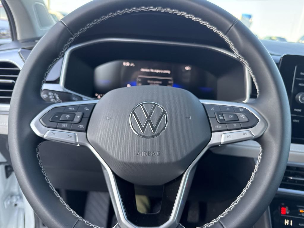 New 2025 Volkswagen Taos SE AWD/4WD image 18
