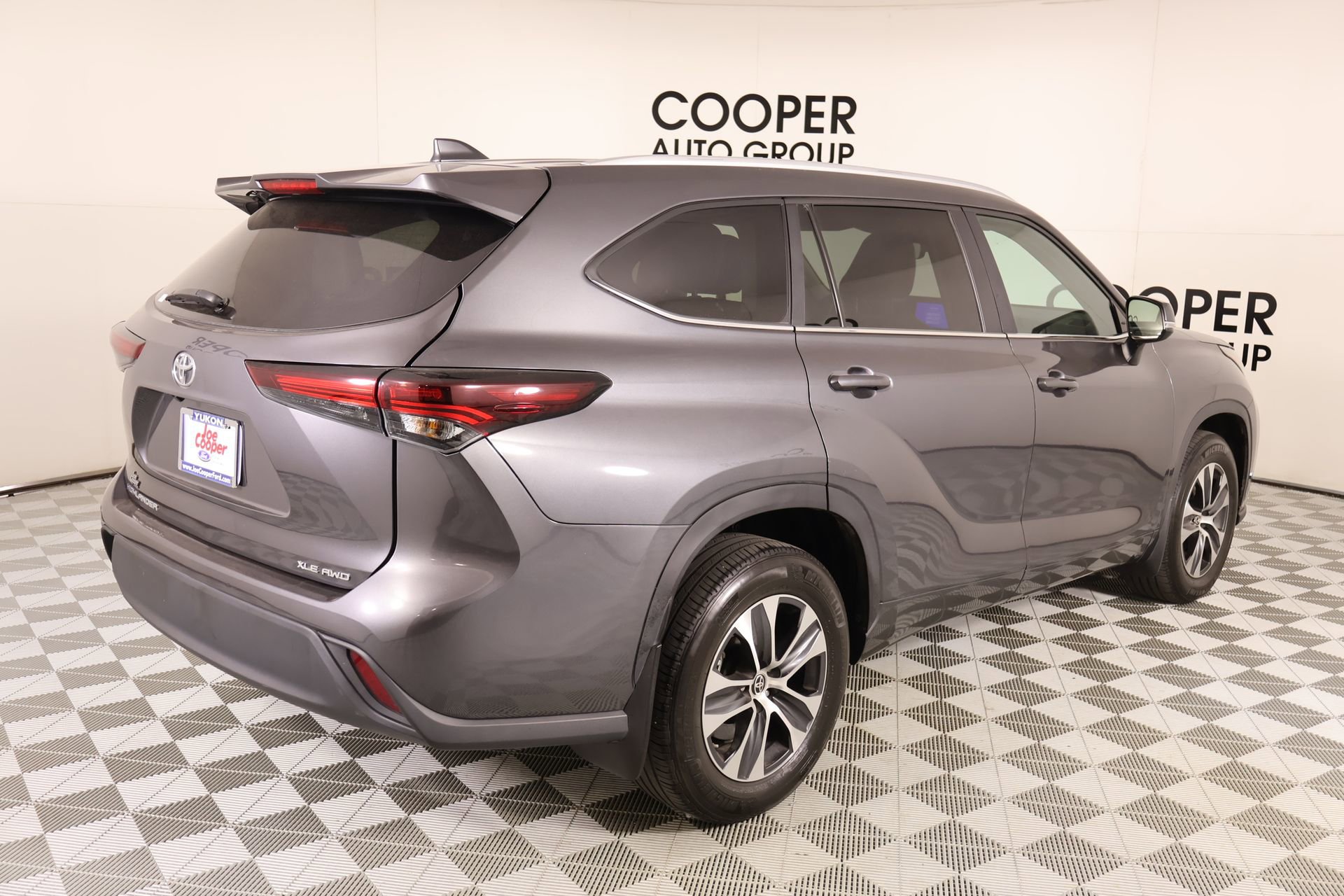 Used 2024 Toyota Highlander XLE AWD/4WD image 22